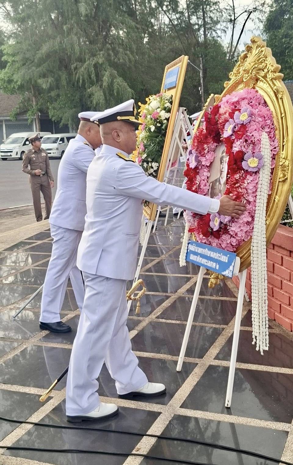 ✨ศรชล.ภาค 2 ร่วมพิธีวางพวงมาลา ถวายสักการะพระอนุสาวรีย์ พลเรือเอก พระเจ้าบรมวงศ์เธอพระองค์เจ้าอาภากรเกียรติวงศ์ กรมหลวงชุมพรเขตอุดมศักดิ์ เนื่องในวันอาภากร