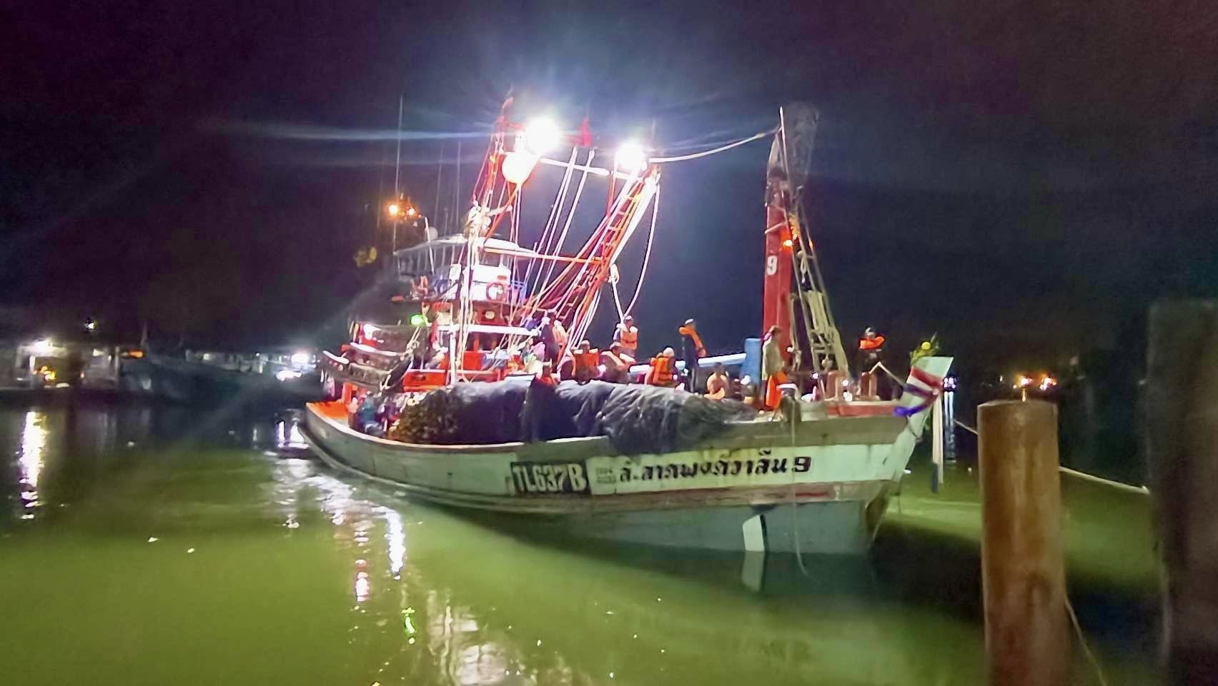 ⚓ ศรชล.ภาค 2 ประสานส่งต่อผู้ป่วยเจ็บกลางทะเล นำส่ง รพ.ขนอม 