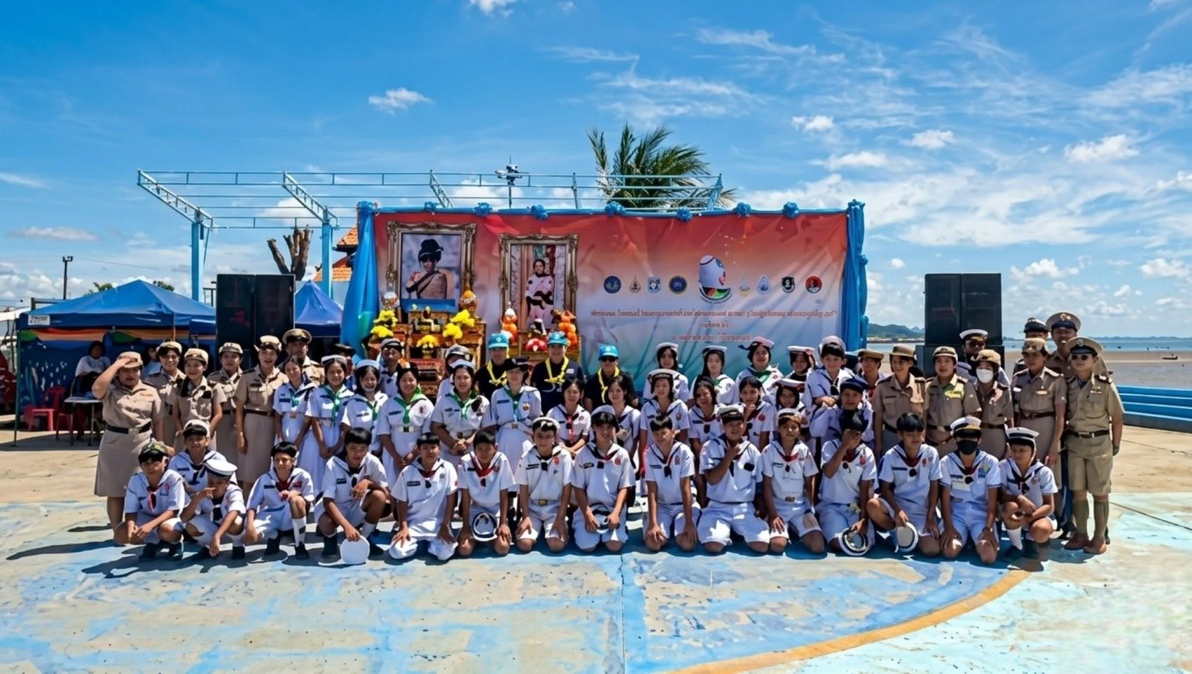 🌊 ศรชล. จังหวัดชุมพร ร่วมใจปล่อยพลังรักษ์ทะเลไทย จัดกิจกรรมเฉลิมพระเกียรติฯ เก็บขยะชายหาดปากน้ำชุมพร